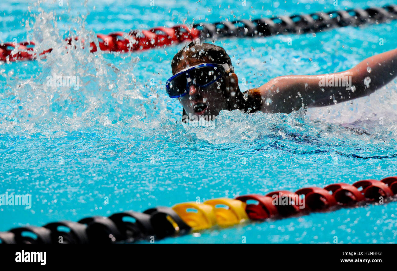 Dinah Leinweber, Samena Splashers, focuses on the finish line in her