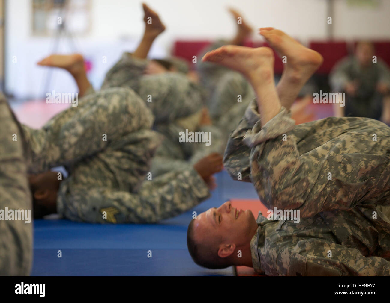 A group of U.S. Army Soldiers conducts different exercises to warm up