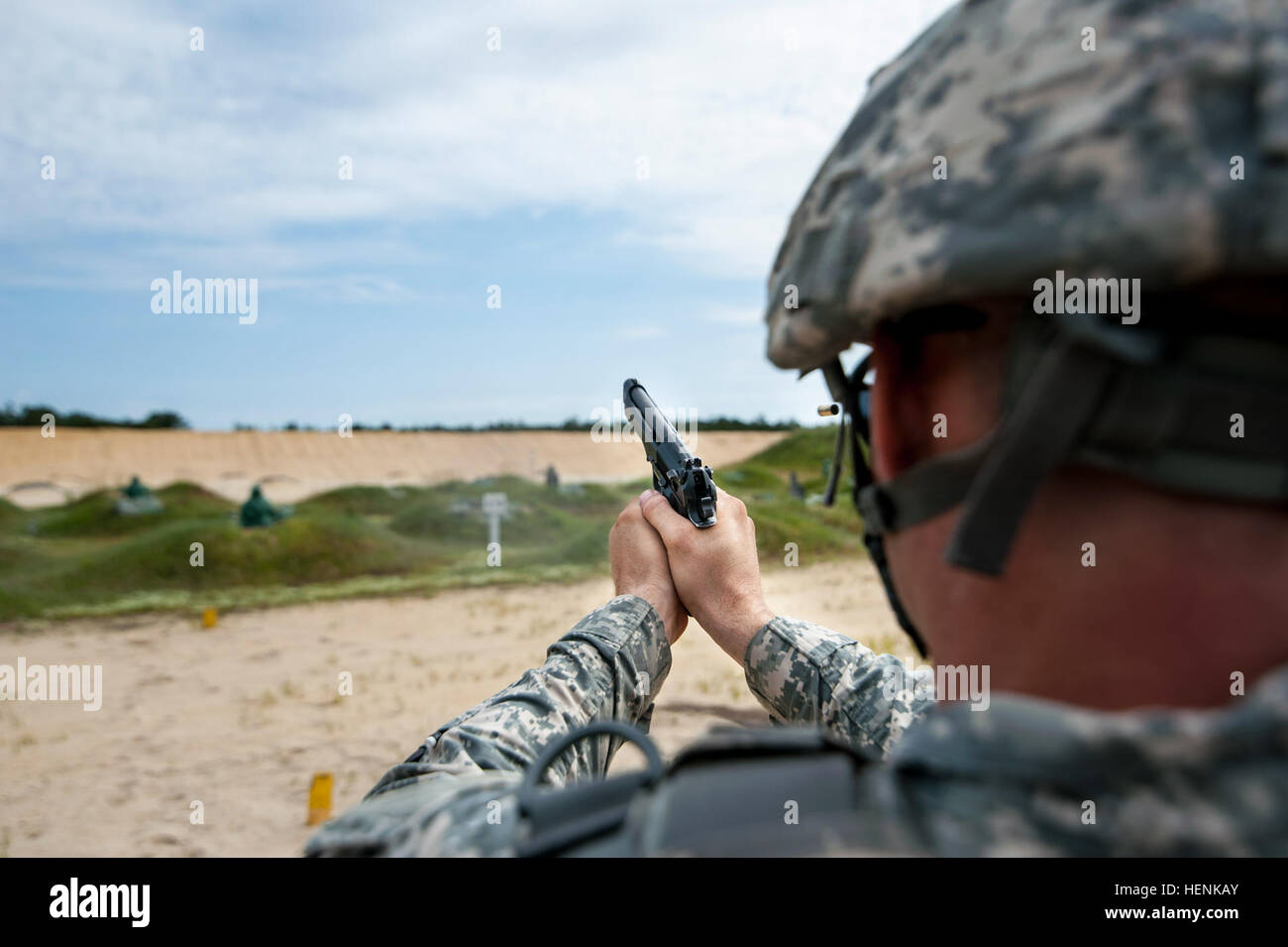 Spc. Brandyn Sprague, with the 505th Theater Tactical Signal Brigade headquartered in Las Vegas, fires a 9mm pistol at the qualification range at Joint Base McGuire-Dix-Lakehurst, New Jersey, during the 2014 Army Reserve Best Warrior Competition. (U.S. Army photo by Sgt. 1st Class Michel Sauret) Soldiers fire rounds into pop-up targets during the 2014 Army Reserve Best Warrior Competition 140623-A-TI382-070 Stock Photo