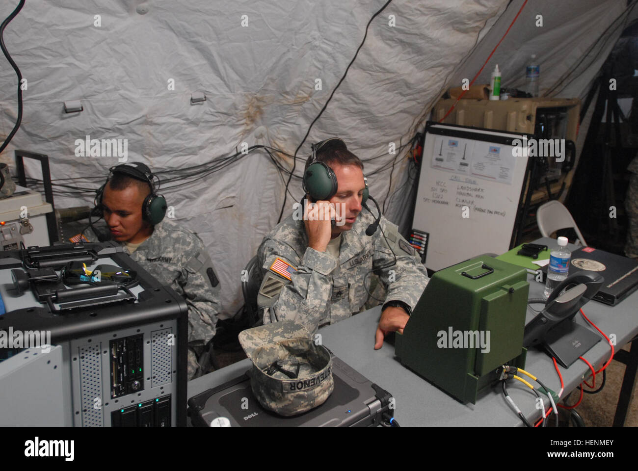 Soldiers with the 545th Transportation Harbormaster Detachment and the 73rd Signal Company set up the Harbormaster Command and Control Center at Ford Island, Joint Base Pearl Harbor-Hickam, July 8 to support and participate in senarios and exercises during the biennial Rim of the Pacific 2014 exercise. The HCCC is able to track and communicate with any ship and vessel entering or exiting a particular port within 10 nautical miles. A mobile and deployable system, the HCCC can be set up in less than six hours and streamlines port traffic ensuring no loss of life or cargo. Harbormaster troops dem Stock Photo