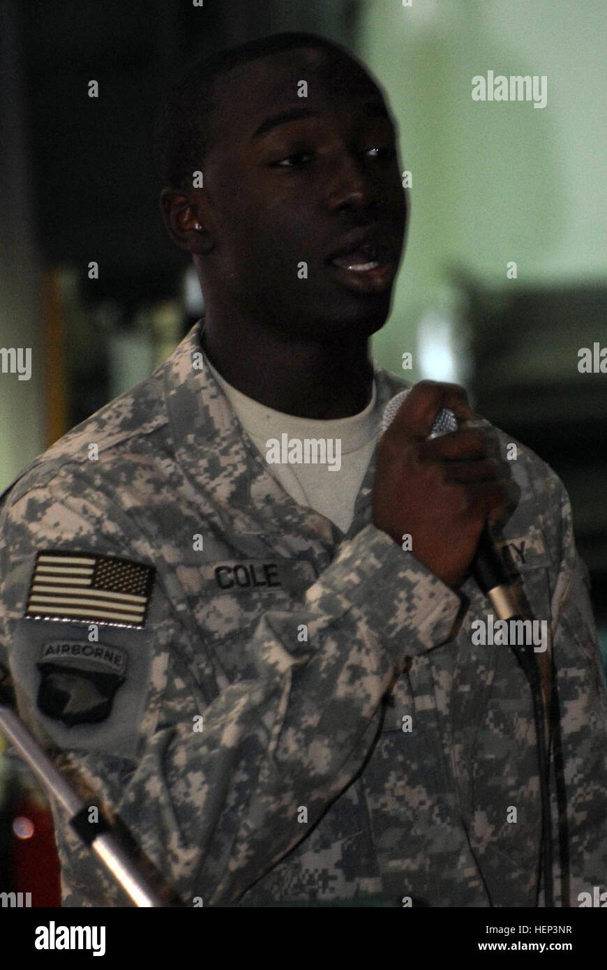 Sgt. Victor Cole, a human resources sergeant, Headquarters and Headquarters Detachment, 716th Military Police Battalion, a native of Indianapolis, sings the national anthem during a non-commissioned officer induction ceremony, June 21, 2008, at Camp Liberty. The 716th MP Bn. is deployed from Fort Campbell, Ky., and is currently assigned to the 18th Military Police Brigade, Multi-National Division - Baghdad. Soldier sings his way through deployment 111501 Stock Photo