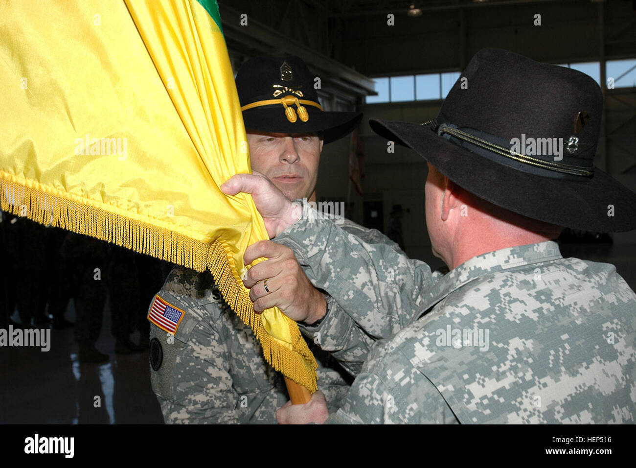 Sutter Creek, Calif., native Command Sgt. Maj. Scott Spiva (left), outgoing command sergeant major of the 1st Air Cavalry "Warrior" Brigade, 1st Cavalry Division, passes the brigade guidon to Cleveland, native Col. Douglas Gabram (right), commander of the Warriors, during a change of responsibility ceremony, June 26, at Gray Army Air Field, Fort Hood, Texas. The passing of the guidon symbolizes handing the responsibility of the brigade from the outgoing sergeant major back to the commander who in turn passes it to the incoming sergeant major. The incoming command sergeant major is Dallas nativ Stock Photo