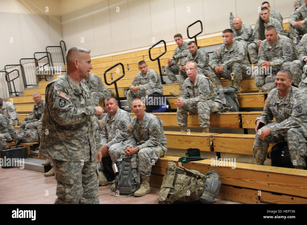 Col. Richard Giles, commander of the 300th Military Police Brigade, gives a welcome home speech to Soldiers assigned to Headquarters and Headquarters Company, 391st Military Police Battalion, March 17, after the unit returned from a mission at Guantanamo Naval Base, Cuba. (Photos by Amabilia Payen, Mobilization and Deployment, DPTMS) HHC, 391st MP Bn. completes GTMO mission 150317-A-DO208-003 Stock Photo