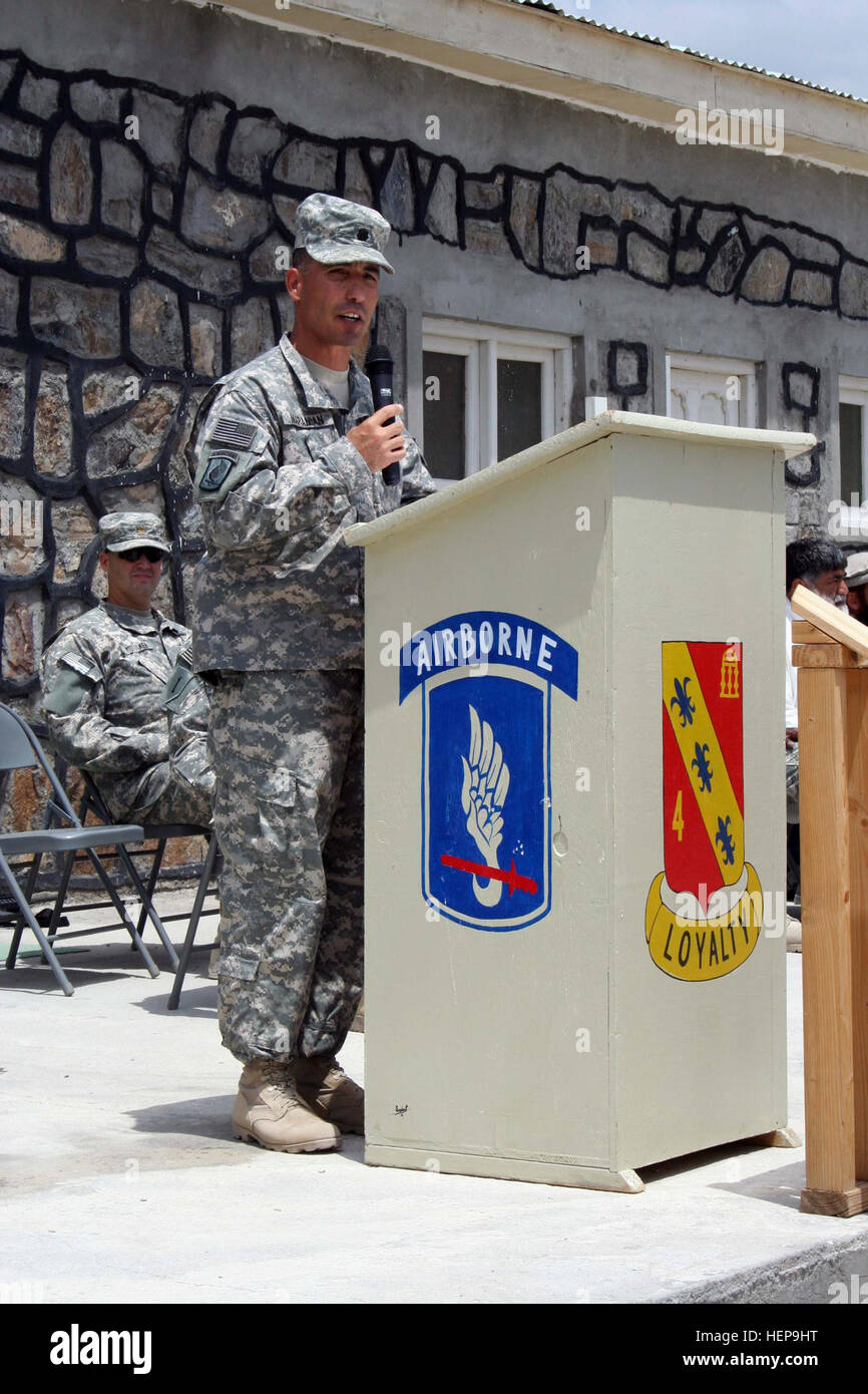 080720-A-1950C-034 – Lt. Col. Stephen Maranian, commander of Task Force King and 4th Battalion, 319th Airborne Field Artillery Regiment, speaks to assembled Afghan dignitaries and Soldiers during a transfer-of-authority ceremony conducted July 20 at Forward Operating Base Kalagush, Nuristan province, Afghanistan. (Photo by Sgt. 1st Class Jacob Caldwell, 173rd ABCT Public Affairs) Task Force King transfers authority to Centaur 104852 Stock Photo
