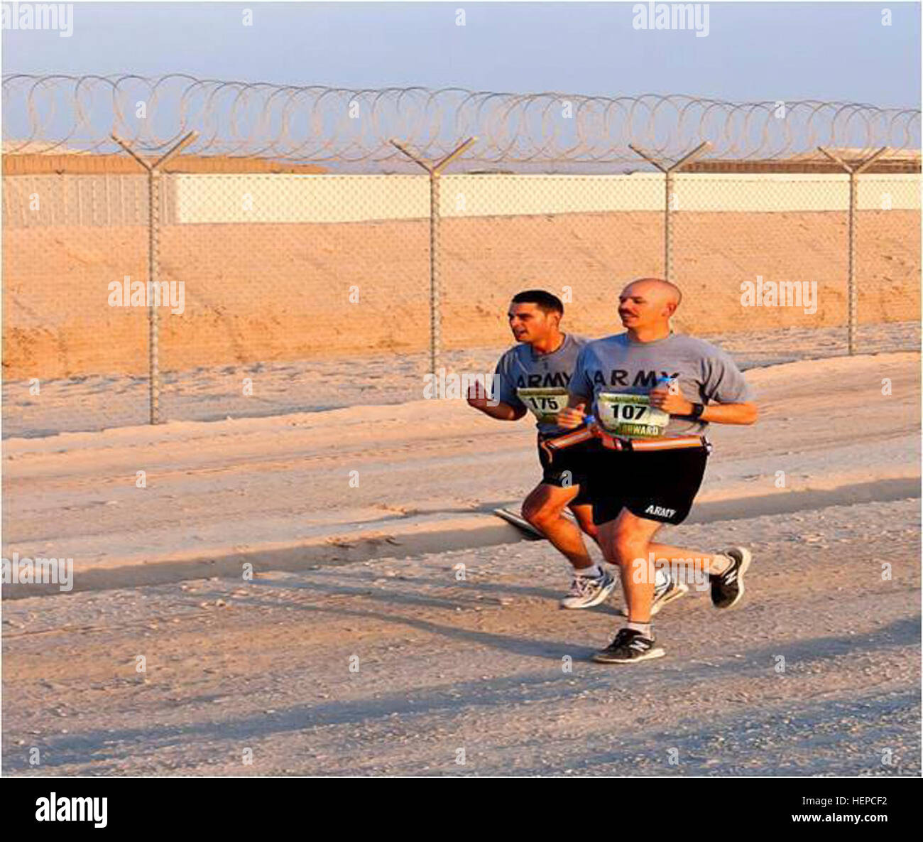 Capt. Rix, company commander and 1st Lt. Torres, executive officer, as well as seven others with in the 132nd Multi-Role Bridge Company, participate in the Marine Corps Marathon at Camp Leatherneck, Afghanistan, recently. With more than 300 participants in this year's marathon, the 132nd MRBC soldiers displayed the stamina showcased throughout the company to maintain high physical standards as well as mutual pride in working side by side with the Marine Corps. 132nd MRBC, Task Force River Rat, 507th Engineer Battalion, Task Force Warhammer. (Photo by U.S. Army Capt. Zane Curtiss) 132nd MRBC en Stock Photo