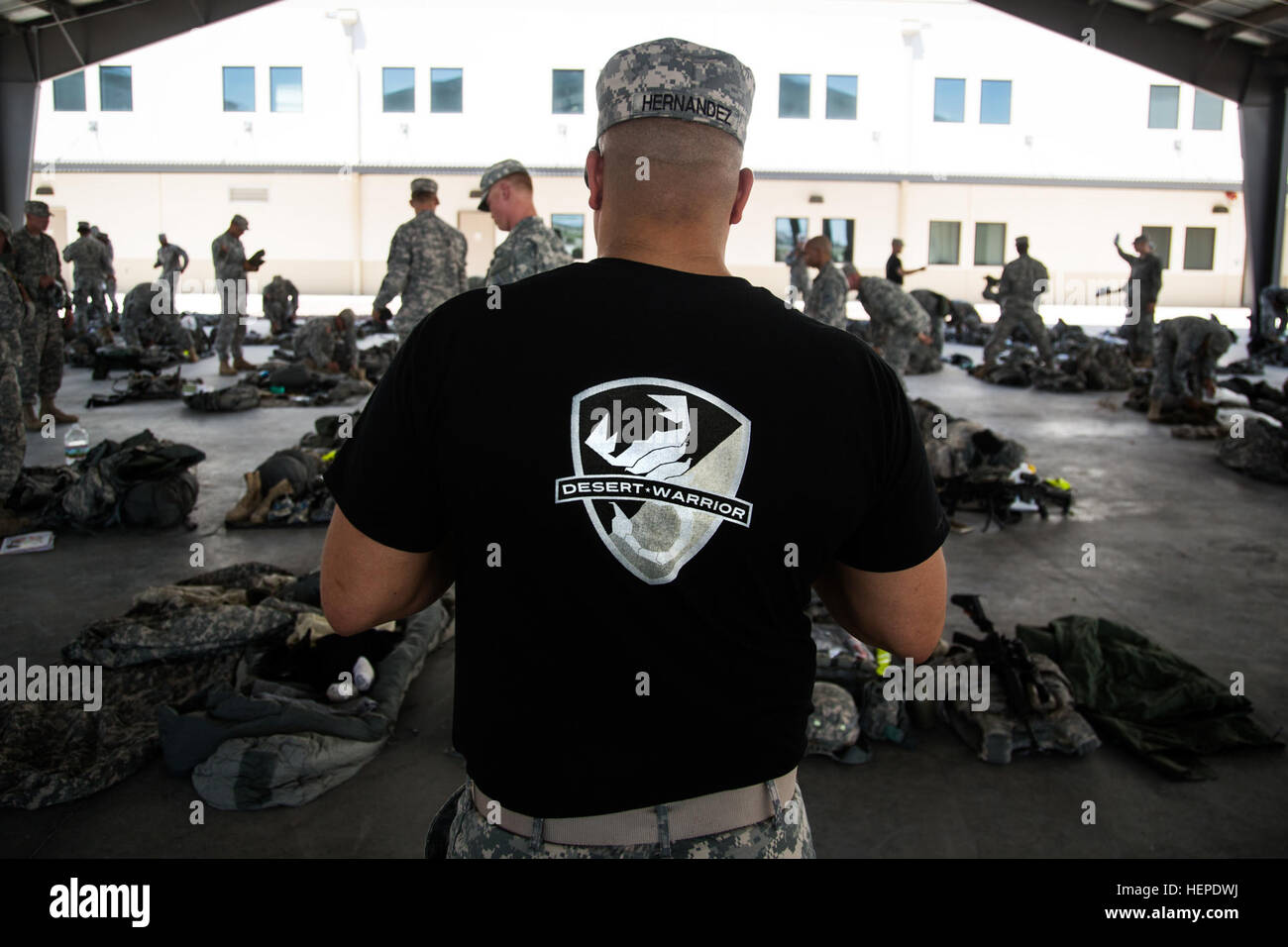 FORT BLISS, Texas – Desert Warrior, Iron Training Detachment, 1st Armored Division cadre oversee the initial layout for the inaugural Desert Warrior class, at Fort Bliss, Texas, June 1, 2015. Desert Warrior is the Army’s newest leadership school spearheaded by the Iron Training Detachment, 1st Armored Division. It is the Army’s first purely desert course since the desert phase of Ranger School discontinued it in 1995. (U.S. Army photo by: Sgt. Marcus Fichtl) Desert Warrior, Army's newest school 150601-A-TW035-716 Stock Photo