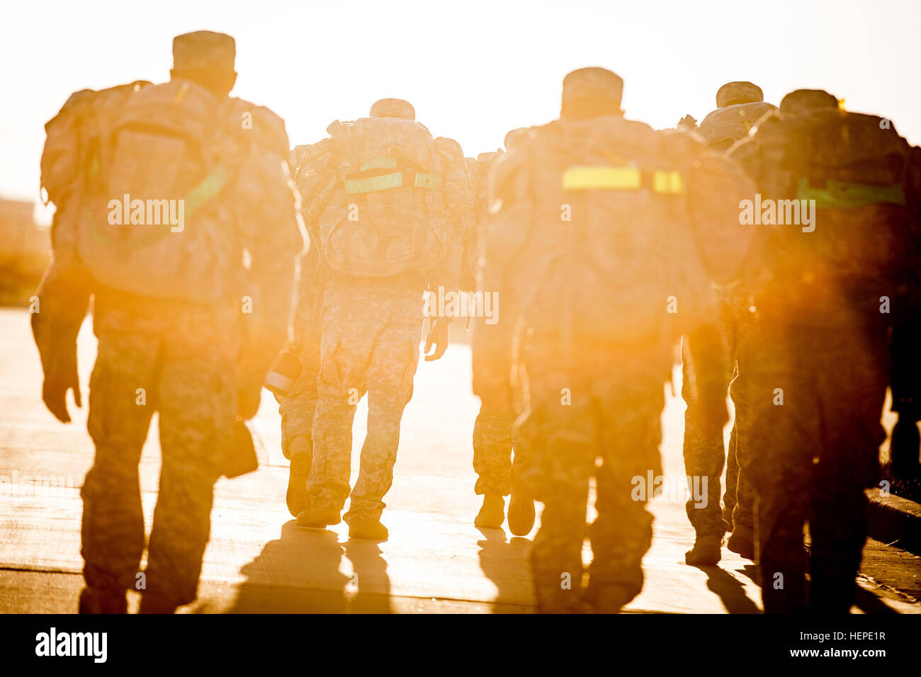 A squad of Desert Warrior students complete their final ruck of a ruck-run-ruck as part of the initial physical fitness assessment for the inaugural Desert Warrior class, at Fort Bliss, Texas, June 3, 2015. Desert Warrior is the Army’s newest leadership school spearheaded by the Iron Training Detachment, 1st Armored Division. It is the Army’s first purely desert course since the desert phase of Ranger School discontinued it in 1995. (U.S. Army photo by: Sgt. Marcus Fichtl) Desert Warrior, Army's newest school 150603-A-TW035-198 Stock Photo