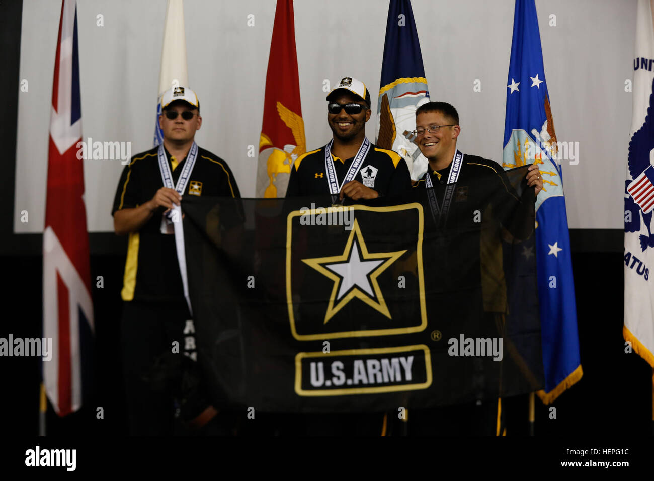 Service members receive medals hi-res stock photography and images - Alamy