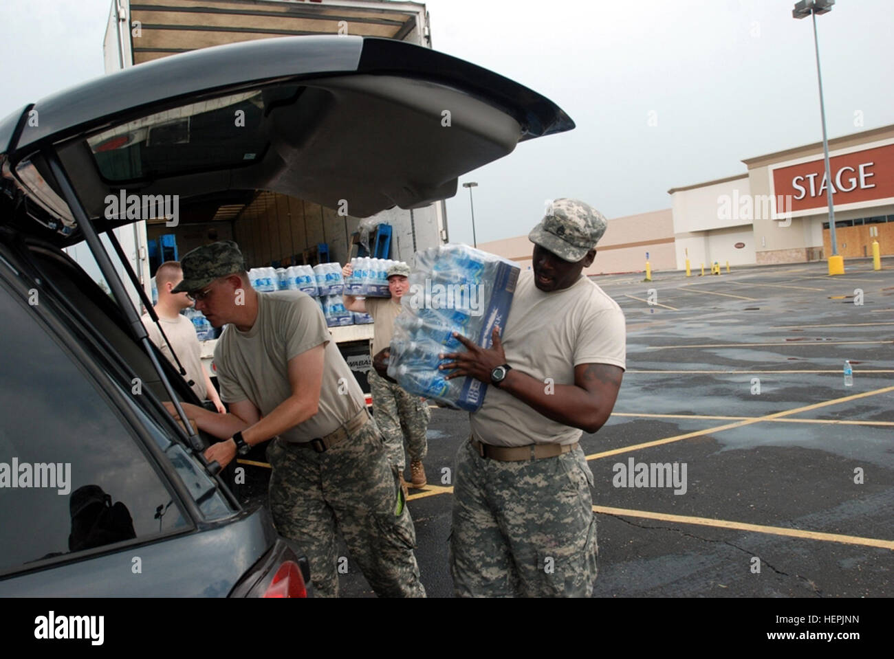 Louisiana National Guard Soldiers on hurricane relief duty in New Iberia, La., distribute water to thirsty residents of New Iberia, Sept. 2, 2008. Food and Water Come on Line in Record Time 113016 Stock Photo