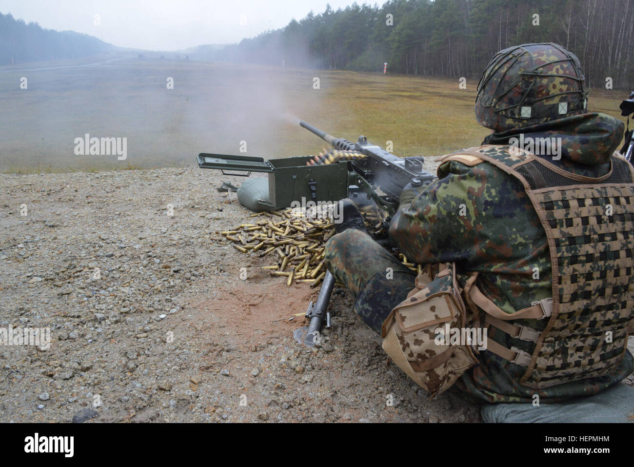 A German soldier fires a .50-caliber machine gun during a familiarization training on U.S. weapons at the 7th Army Joint Multinational Training Command Grafenwoehr Training Area, Germany, Dec. 9, 2015. (U.S. Army photo by Visual Information Specialist Gertrud Zach/released) CATC trains German soldiers on US weapons 151209-A-HE539-0139 Stock Photo