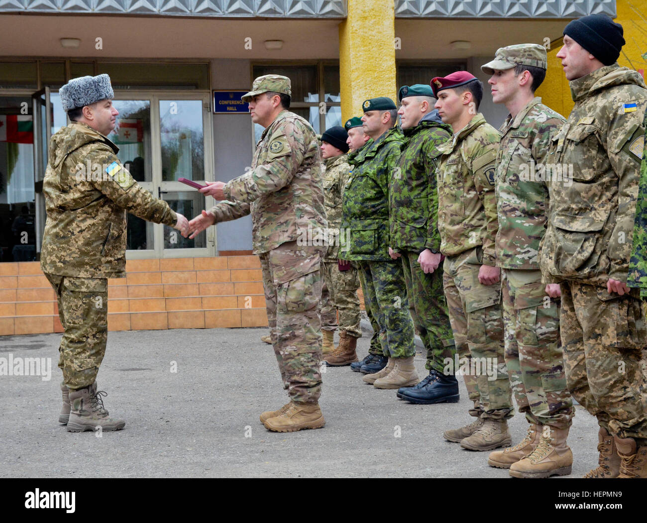 Col. Gen Stepan Poltarak, the Ukraine minister of defense (left), presents an award to Staff Sgt. Richard Medina, a fire finder radar operator (right), Dec. 15, 2015 at the International Peacekeeping Security Center. Defense ministers of Baltic countries and Poland visited Fearless Guardian II training areas after signing an agreement with Ukraine in order to continue further cooperation in the defense sector. (U.S. Army photo by Staff Sgt. Adriana M. Diaz-Brown, 10th Press Camp Headquarters) Award ceremony 151215-A-BR501-173 Stock Photo