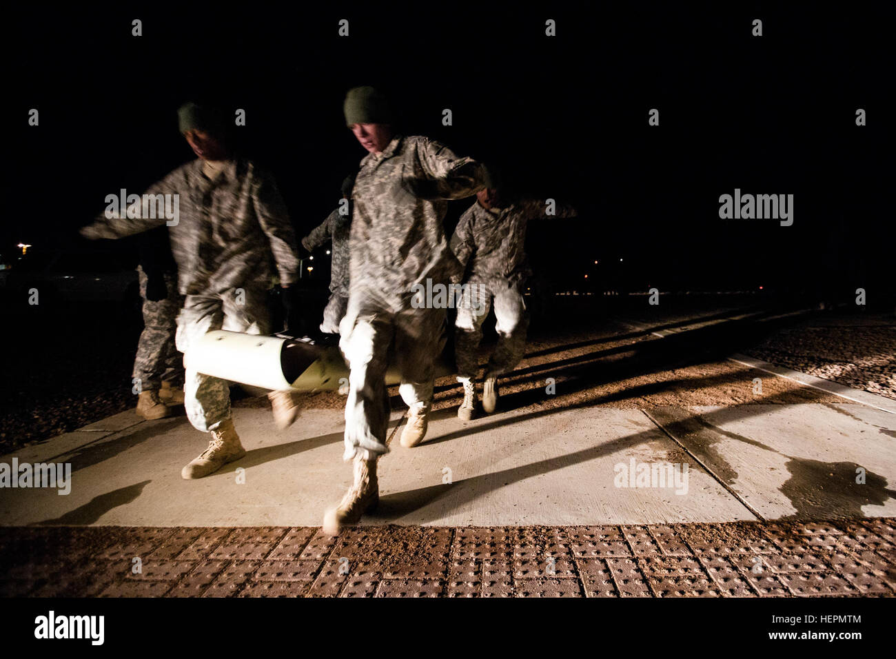 Students of Desert Warrior school, Iron Training Detachment, 1st Armored Division carry a sled as they perform a physical fitness assessment at Fort Bliss, Texas, Jan. 12, 2016. Desert Warrior, the newest squad-based leadership class in the Army, teaches soldiers how to survive and fight in a desert environment. The 17-day class is the first desert-specific Army school since the desert phase of Ranger School was discontinued in 1995. (U.S. Army photo by Staff Sgt. Marcus Fichtl) Desert Warrior fitness assessment 160112-A-TW035-007 Stock Photo