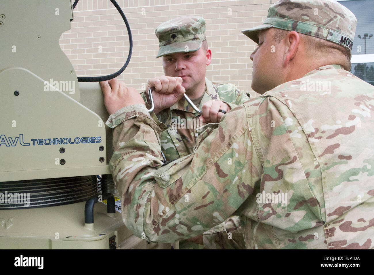 Satellite communication systems operator maintainers hires stock photography and images Alamy