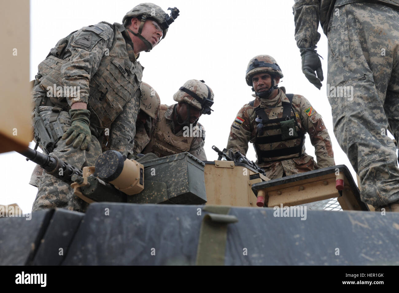 U.S. Army soldiers instruct Iraqi soldiers on the M1A1 Abrams tank at ...