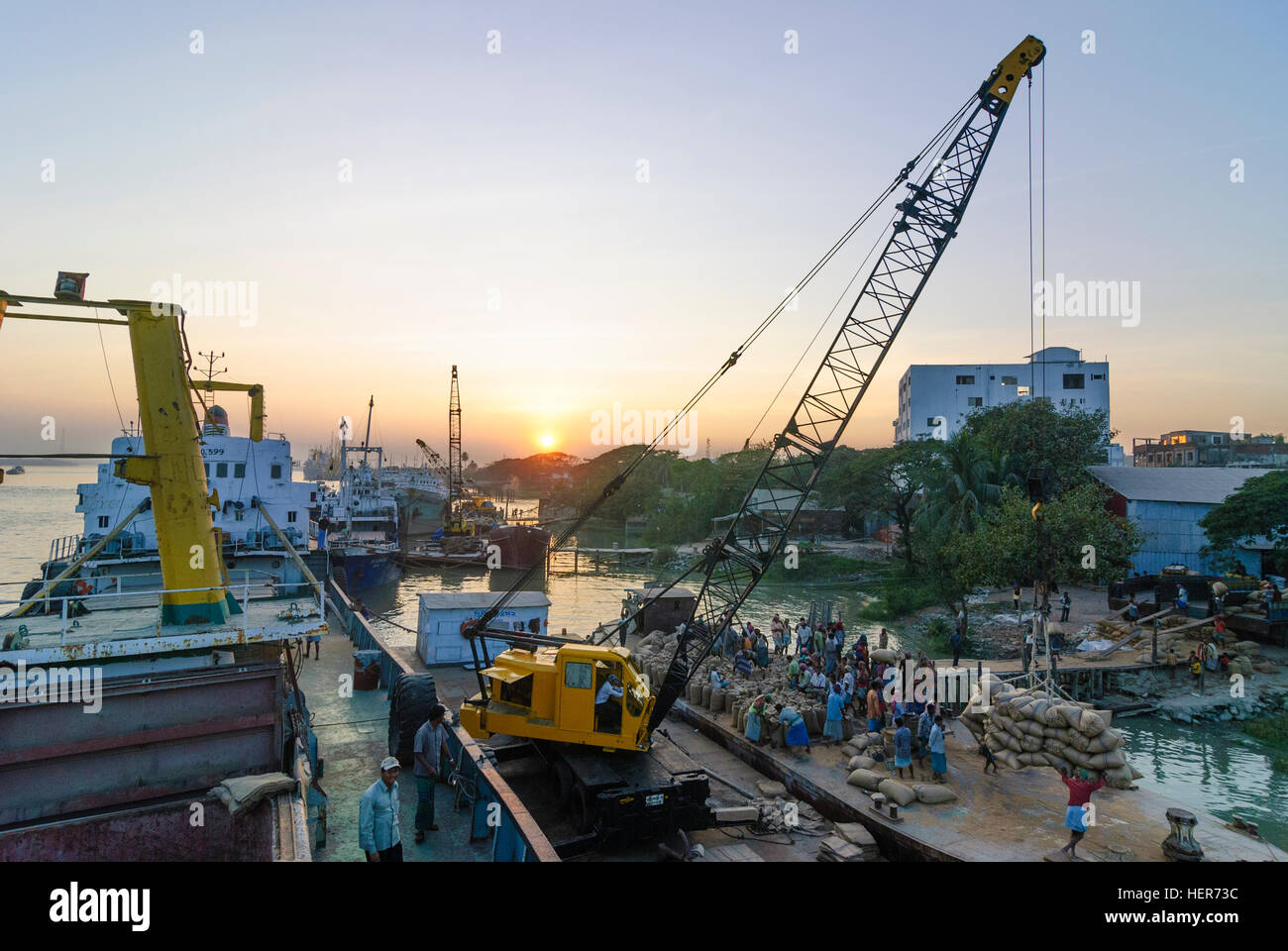 Chittagong: Men unloading a ship with rice in the harbor at Karnaphuli ...