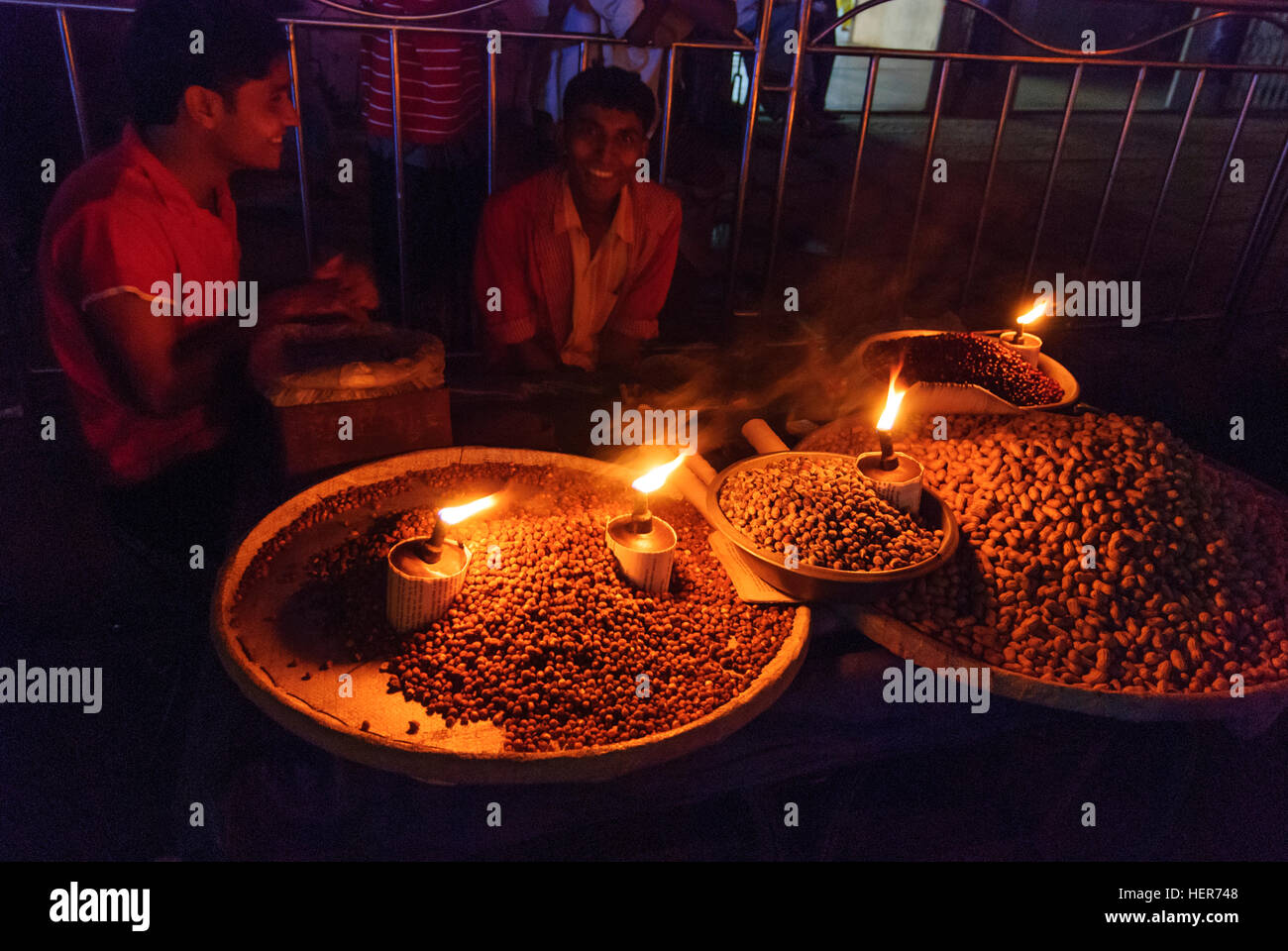 Chittagong: Peanut Seller, Chittagong Division, Bangladesh Stock Photo