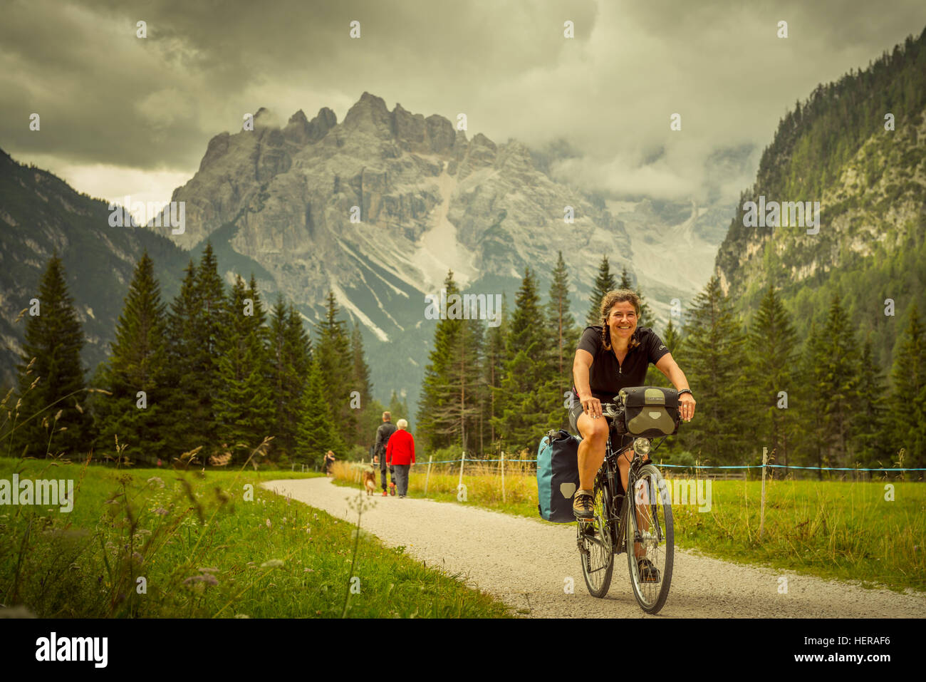 Italien, Südtirol, Dolomiten, Fahrrad, Tour, Alpenüberquerung, Transalp, Bahntrasse, Toblach, Cortina d'Ampezzo Stock Photo