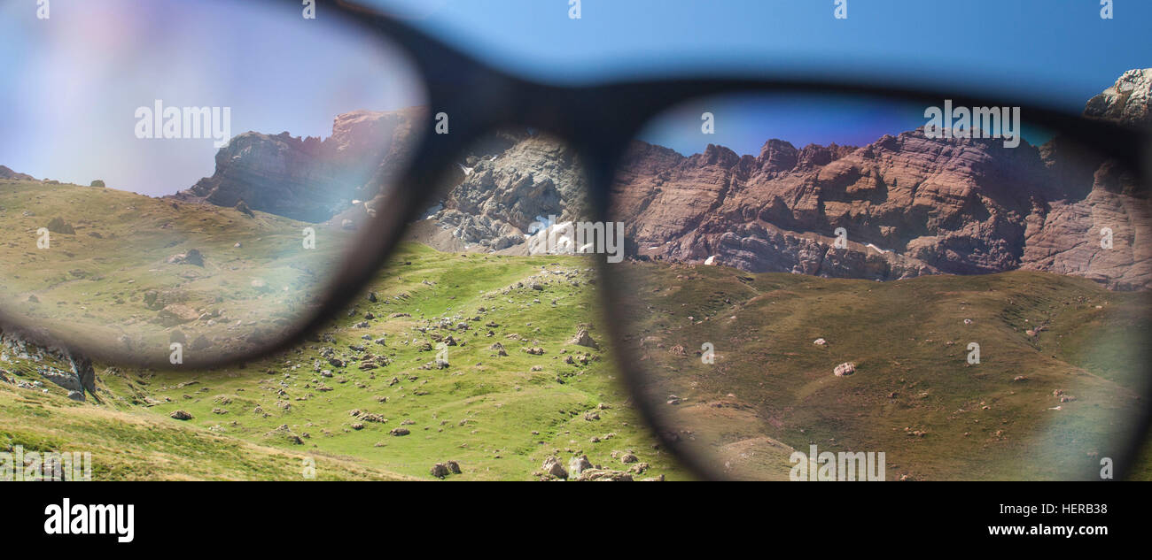 Blick durch Sonnenbrille, neu, Sichtweise, Berg, Landschaft, Natur, Tourismus, Hochtouren Stock Photo