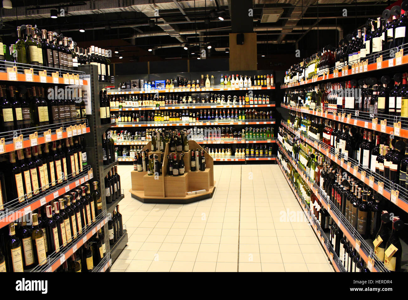 Alcoholic drinks on shelves supermarket hi-res stock photography and