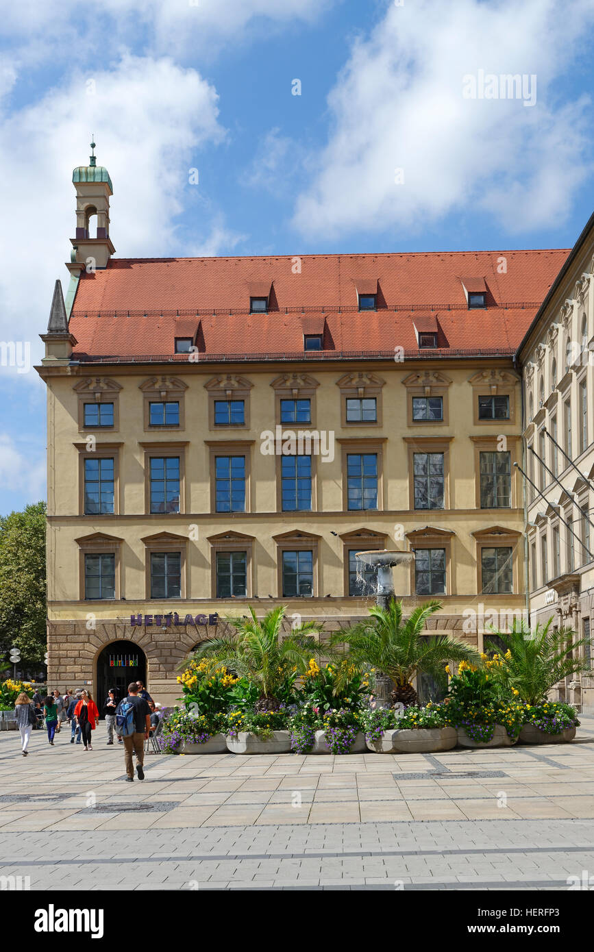 Old Academy, pedestrians, Neuhauser Strasse, Munich, Upper Bavaria ...