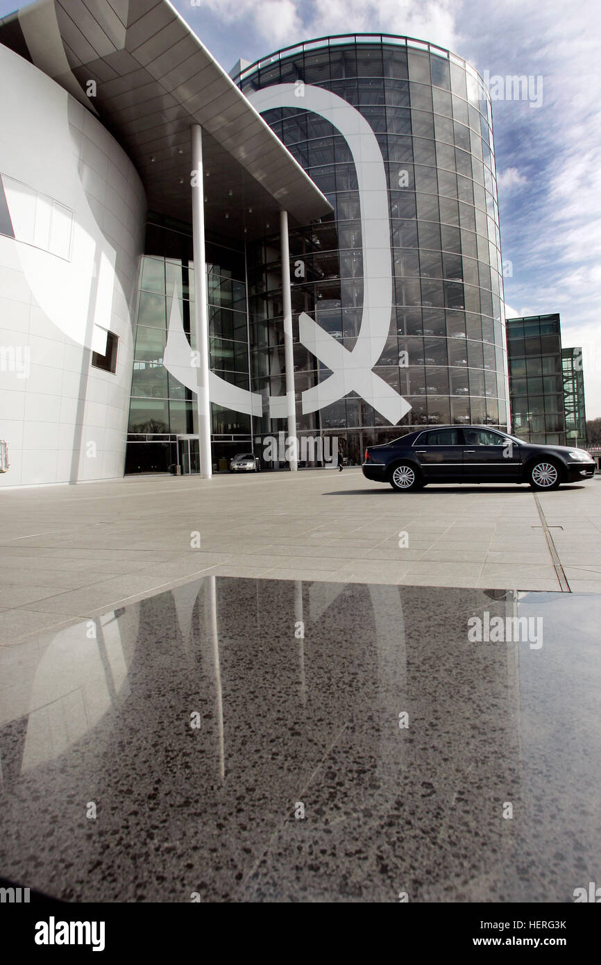 Glaeserne Manufaktur, Transparent Factory, modern VW or Volkswagen automobile production plant in Dresden, Saxony, Germany Stock Photo