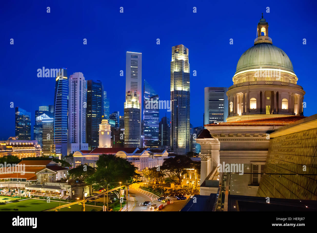 Singapore night skyline hi-res stock photography and images - Alamy
