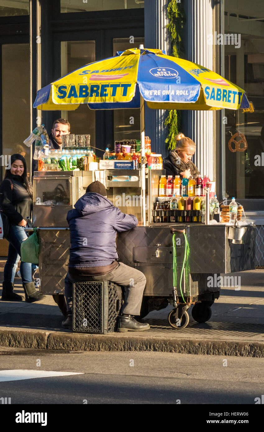 sabrett-hot-dog-cart-on-a-new-york-city-street-HERW06.jpg