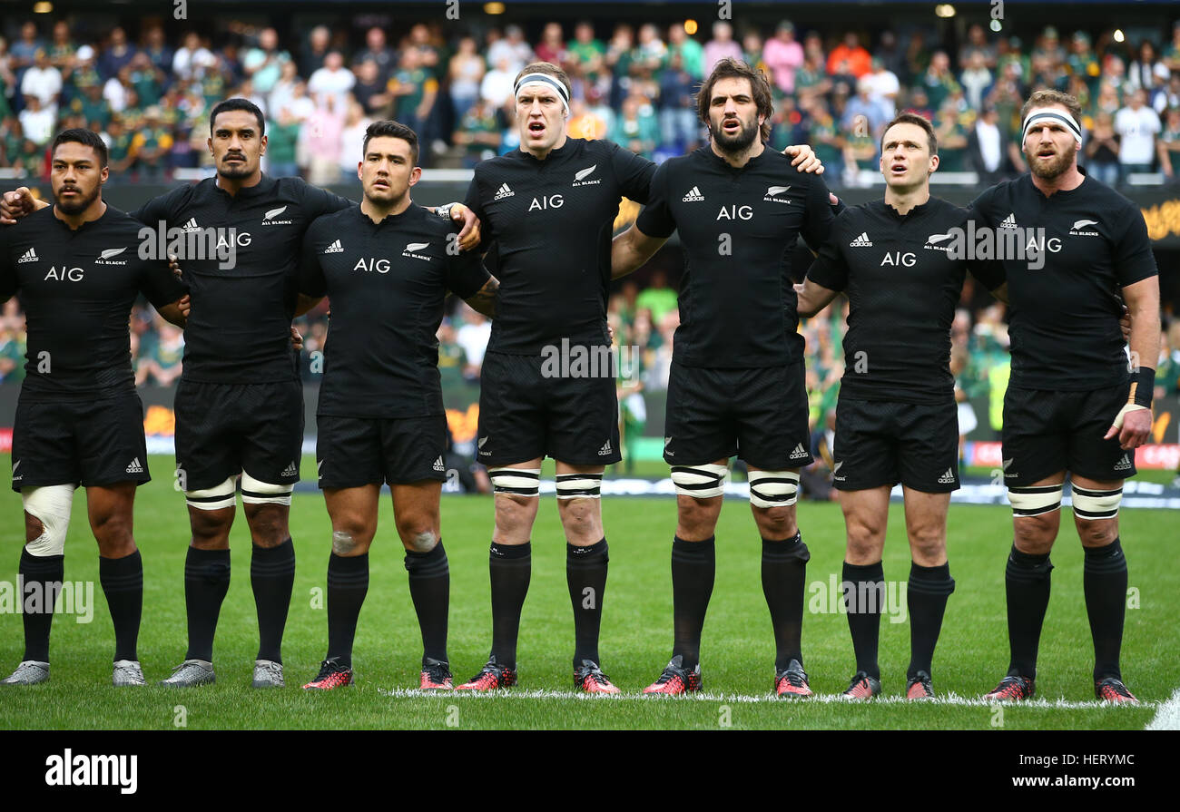 Rugby players line up hi-res stock photography and images - Alamy