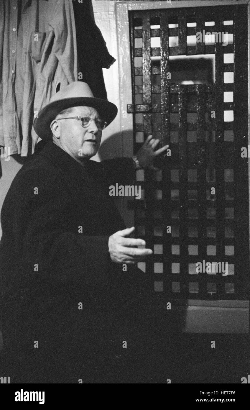 Erle Stanley Gardner, mystery author, examining the cell at Eastern State Penitentiary where Willie Sutton escaped. Stock Photo