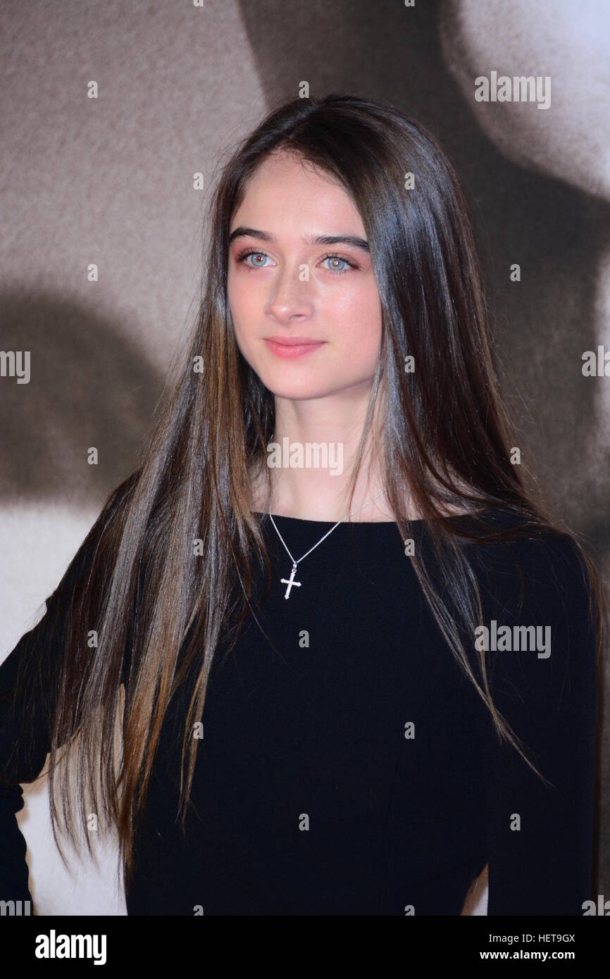 'Allied' UK Premiere at Licester Square  Featuring: Raffey Cassidy Where: London, United Kingdom When: 21 Nov 2016 Stock Photo