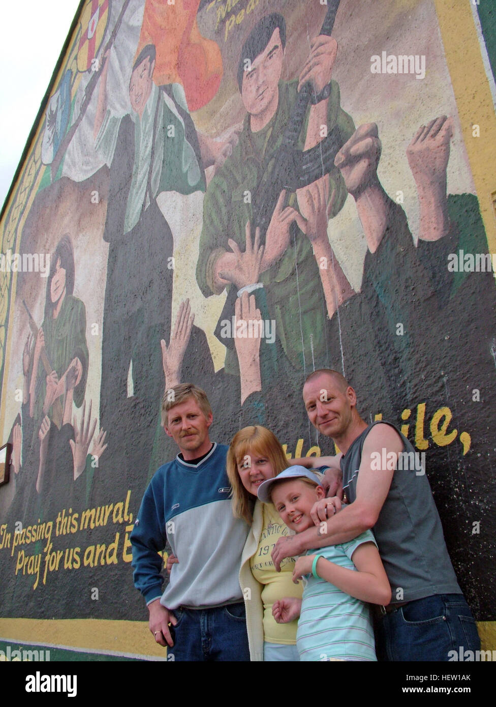 Belfast Falls Rd Republican Mural, on gable end with family. Dedicated,to,Bobby McCrudden, Mundo O-Rawe,Pearse Jordan Stock Photo