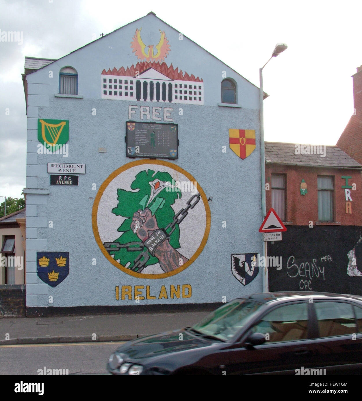 Belfast Falls Rd Republican Mural- Irelands Pain made in Britain, RPG Avenue - Beechmount Stock Photo