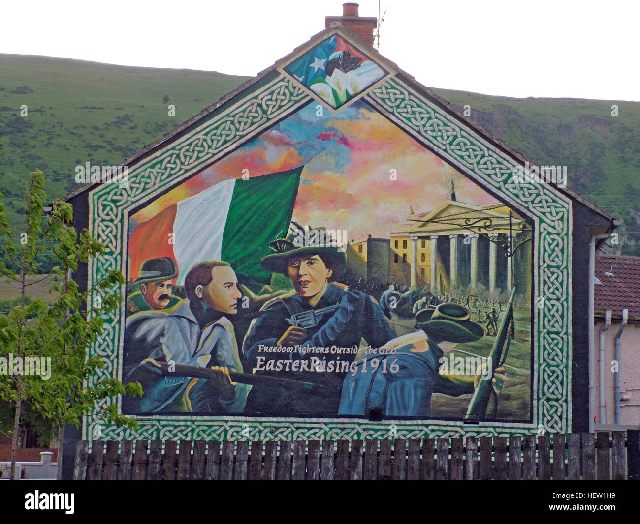 Easter Rising 1916 Republican mural on Whiterock Road, Ballymurphy, West Belfast, showing the GPO and Irish tricolour. Stock Photo