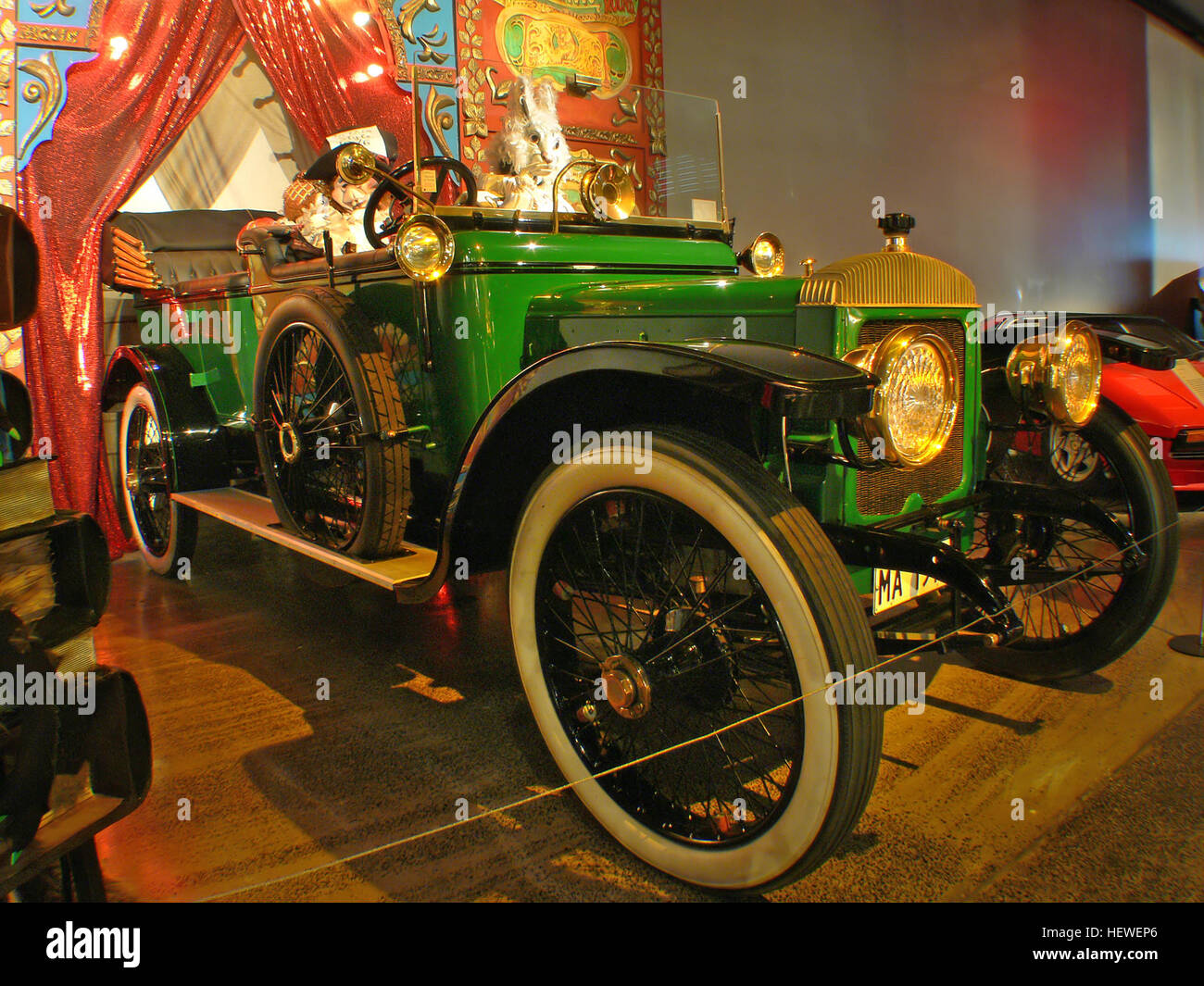 Auto Shows,Car museums,Cars,Chrome,Classic Cars,Daimler Tourer 1913.,Rare cars,WOW & Classic Cars Museum in Nelson,old green car Stock Photo