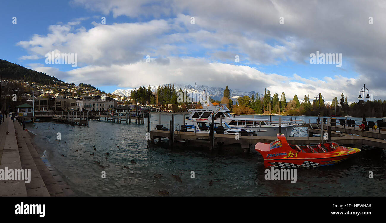 Queenstown, located on the shores of Lake Wakatipu in New Zealand's ...