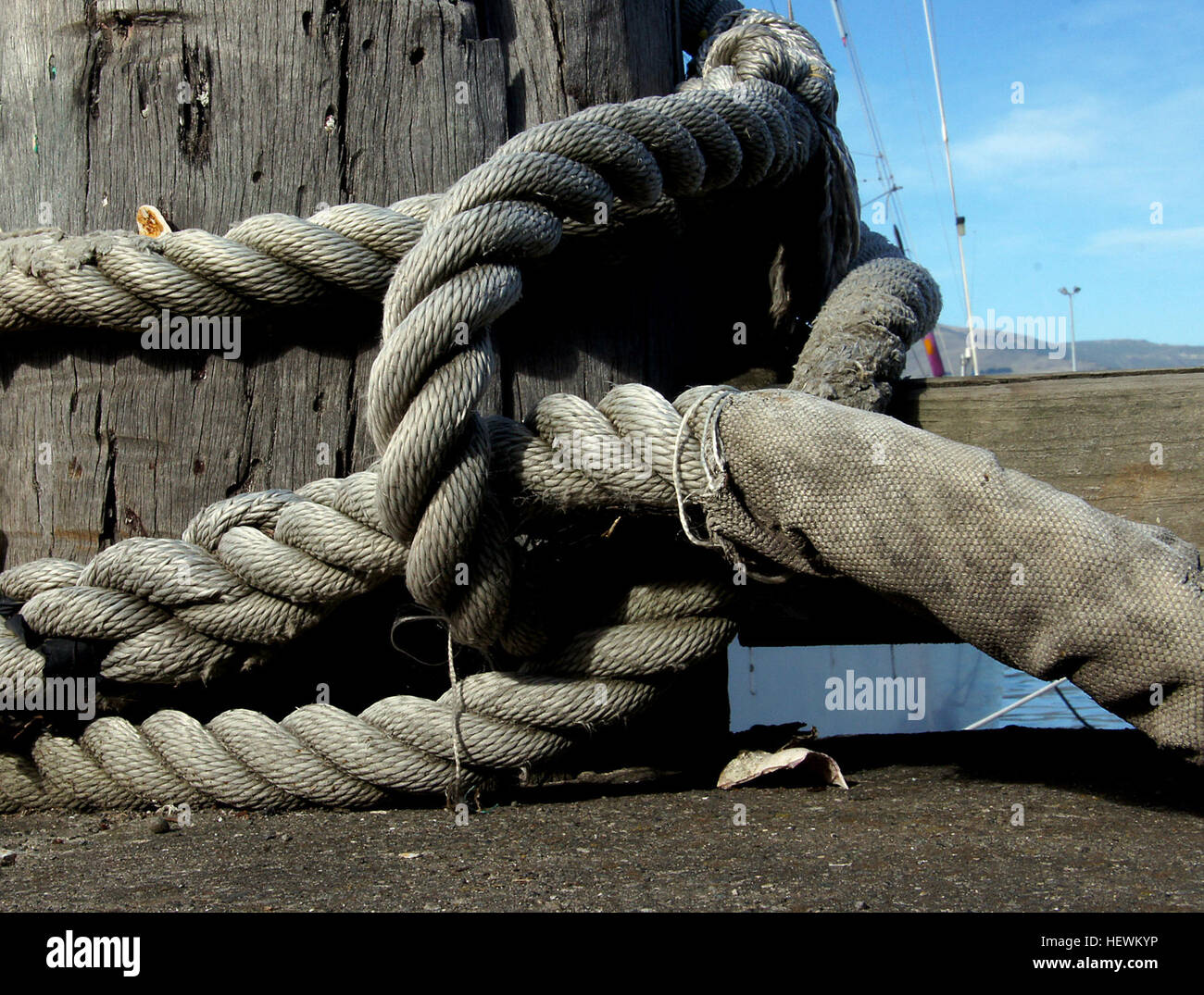 Tensile strength of rope hi-res stock photography and images - Alamy