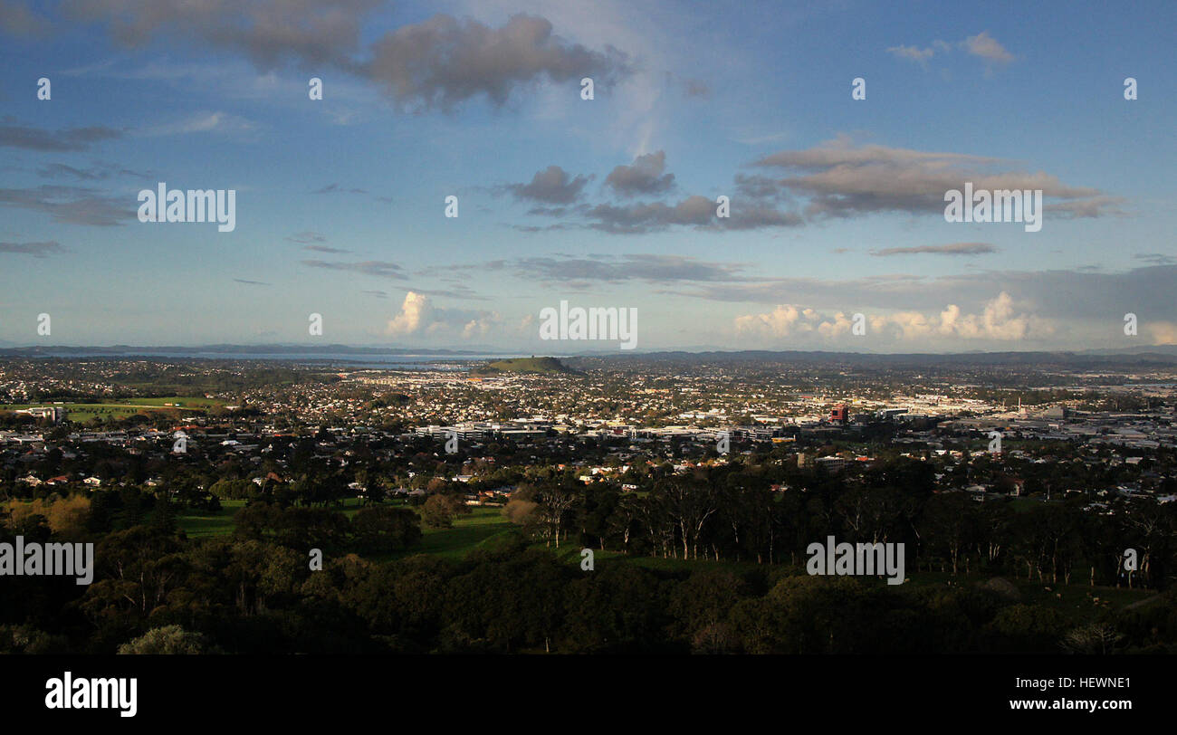 ication (,),Auckland,Landscape,Mounment,Mount Eden,New Zealand,One Tree Hill,Sheep farming,Sheep grazing,Sony DSLR A580,Tamron 18-270mm PZD,Urban parks,Volcanio,cityscape,sheep Stock Photo