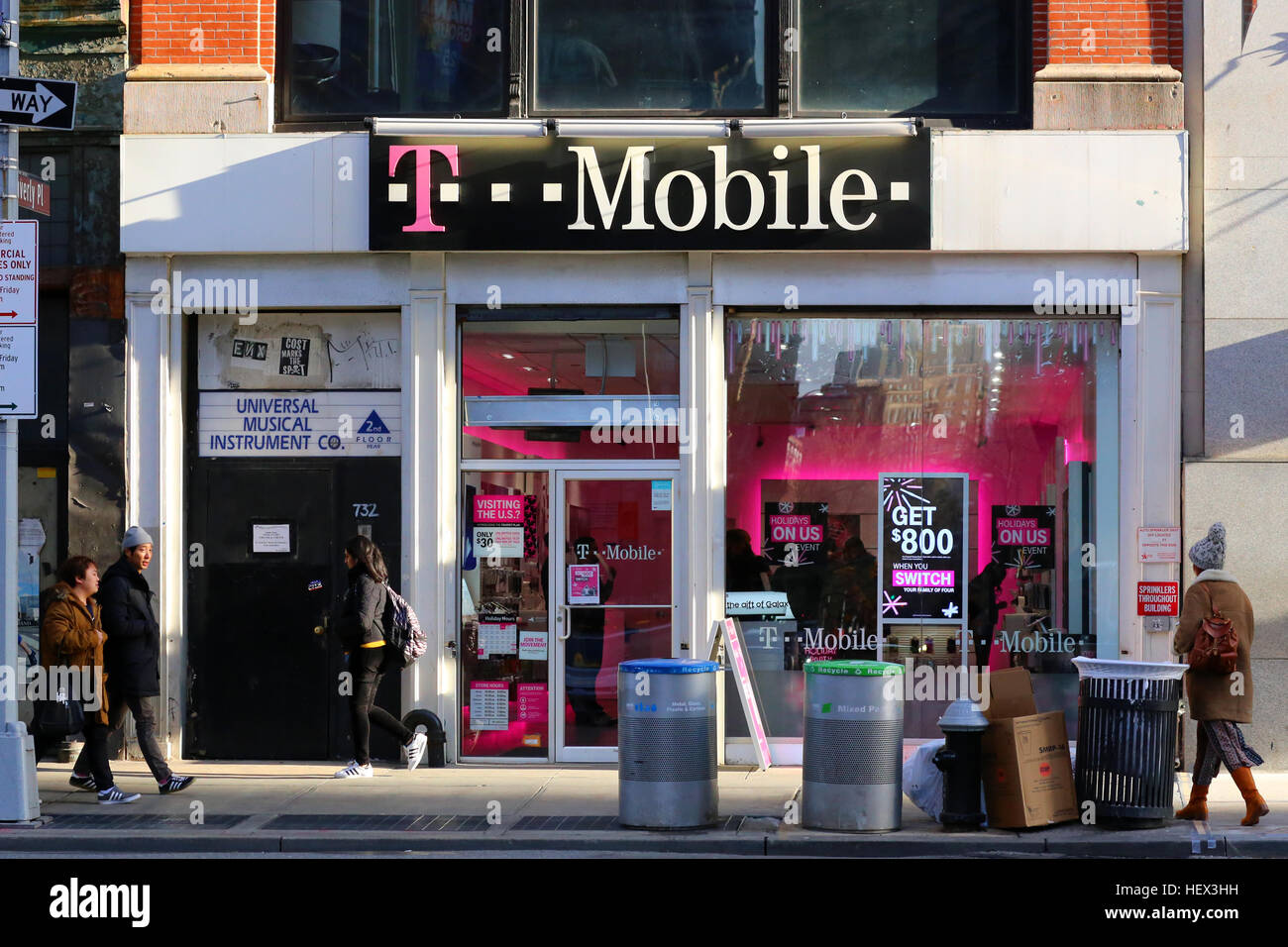T Mobile Store Stock Photos & T Mobile Store Stock Images Alamy