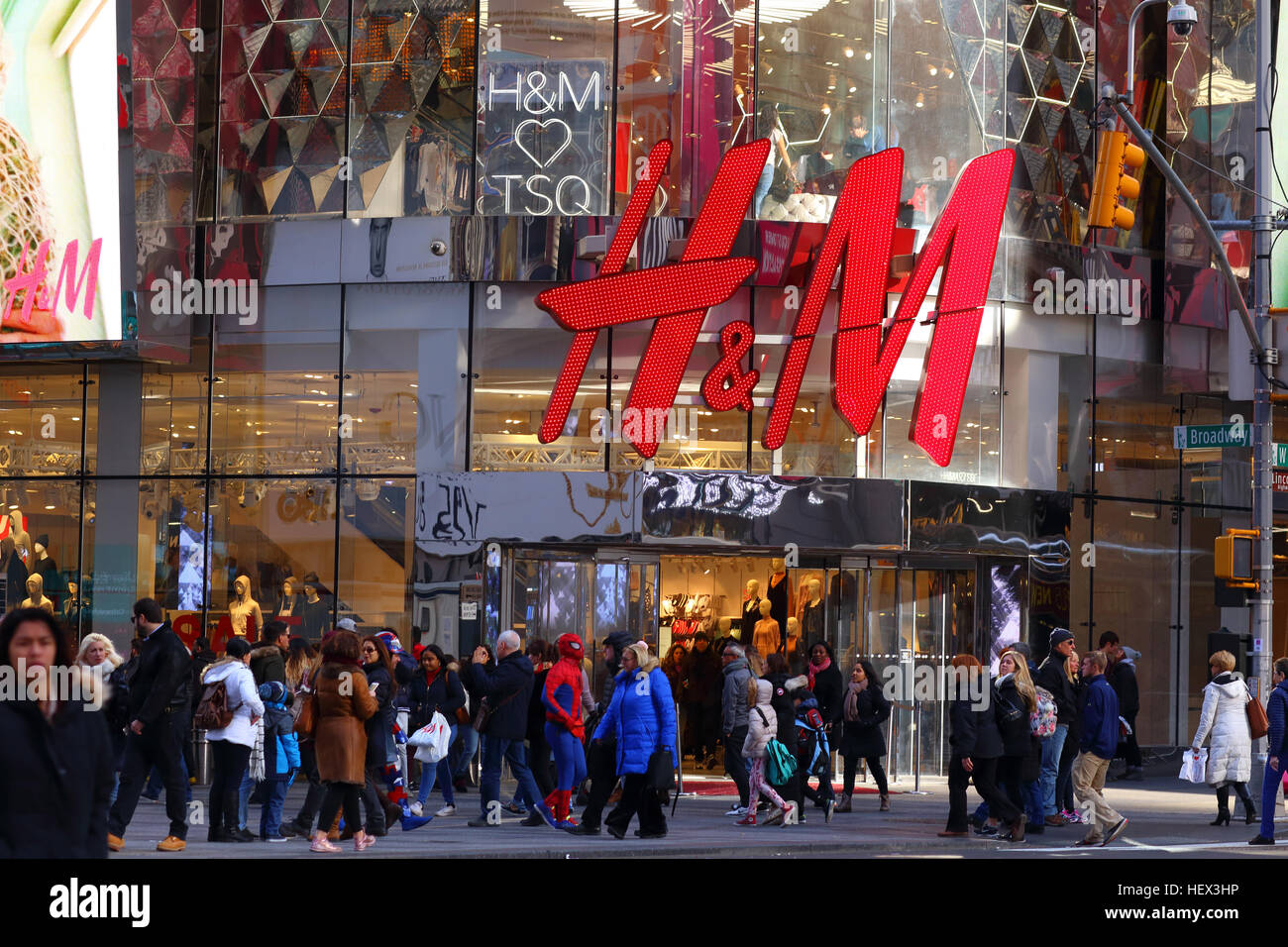H&M Times Square, New York, NY Stock Photo - Alamy
