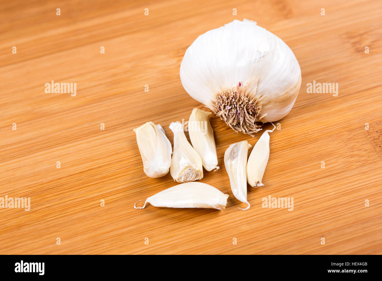 Garlic whole and cloves isolated on wood background Stock Photo - Alamy