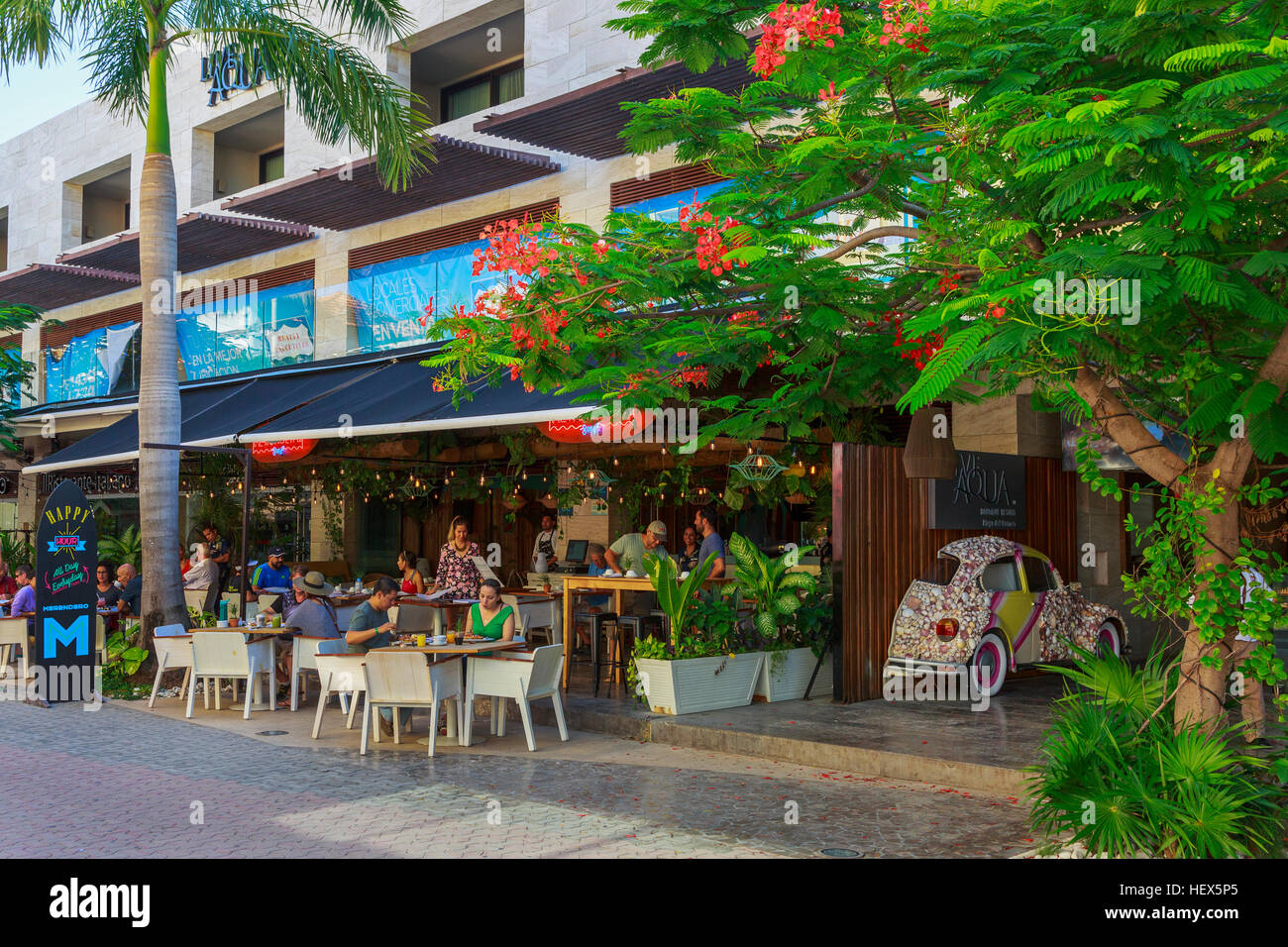 Cafes and restaurants on 5th Avenue, Playa Del Carmen, Riviera Maya, Mexico Stock Photo