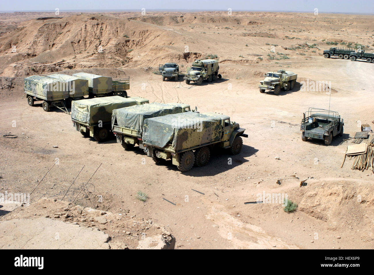 A US Marine Corps (USMC) High-Mobility Multipurpose Wheeled Vehicle (right), sits with several Ukraine Army Ural–4320-10 (6x6) 4,500kg trucks, and equipment trailers at a vehicle staging park located at Badrah, Iraq, during Operation IRAQI FREEDOM. Ukrainian military vehicles in Iraq Stock Photo