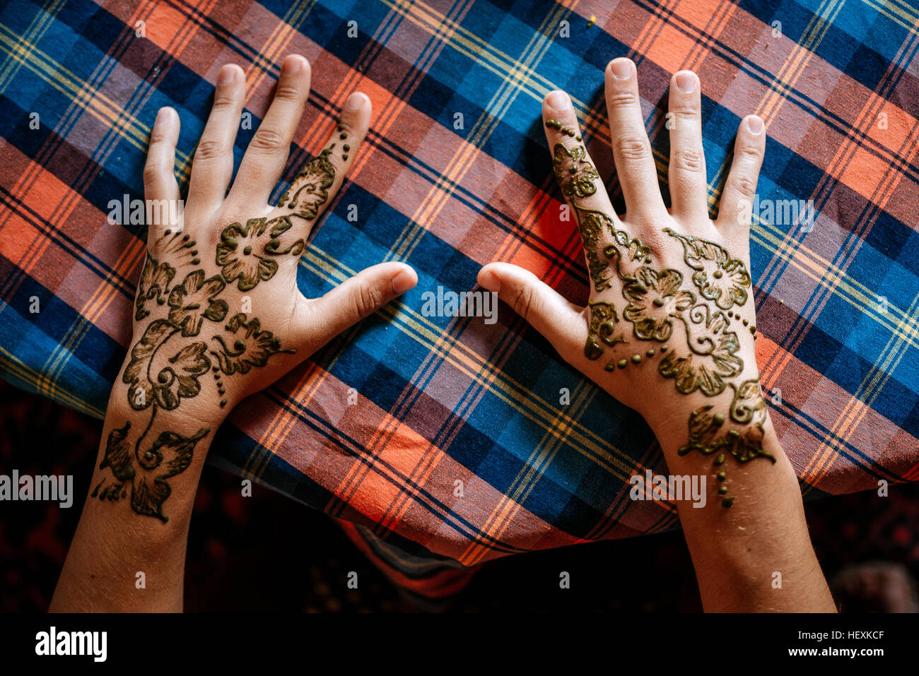 Henna painting on hands Stock Photo Alamy