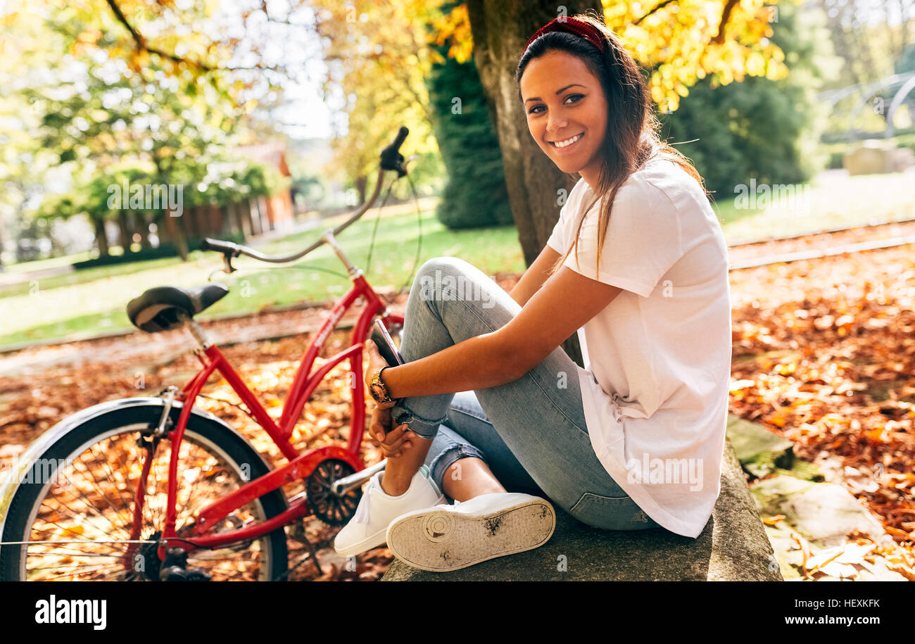 Portrait of smiling young woman in a park in autumn Stock Photo - Alamy