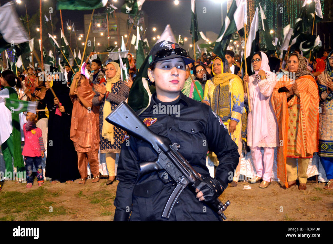 Hyderabad, Pakistan. 23rd Dec, 2016. A lady police commando stand alert  during the Jalsa of PSP at Qila ground in Hyderabad © Anna  Ferensowicz/Pacific Press/Alamy Live News Stock Photo - Alamy