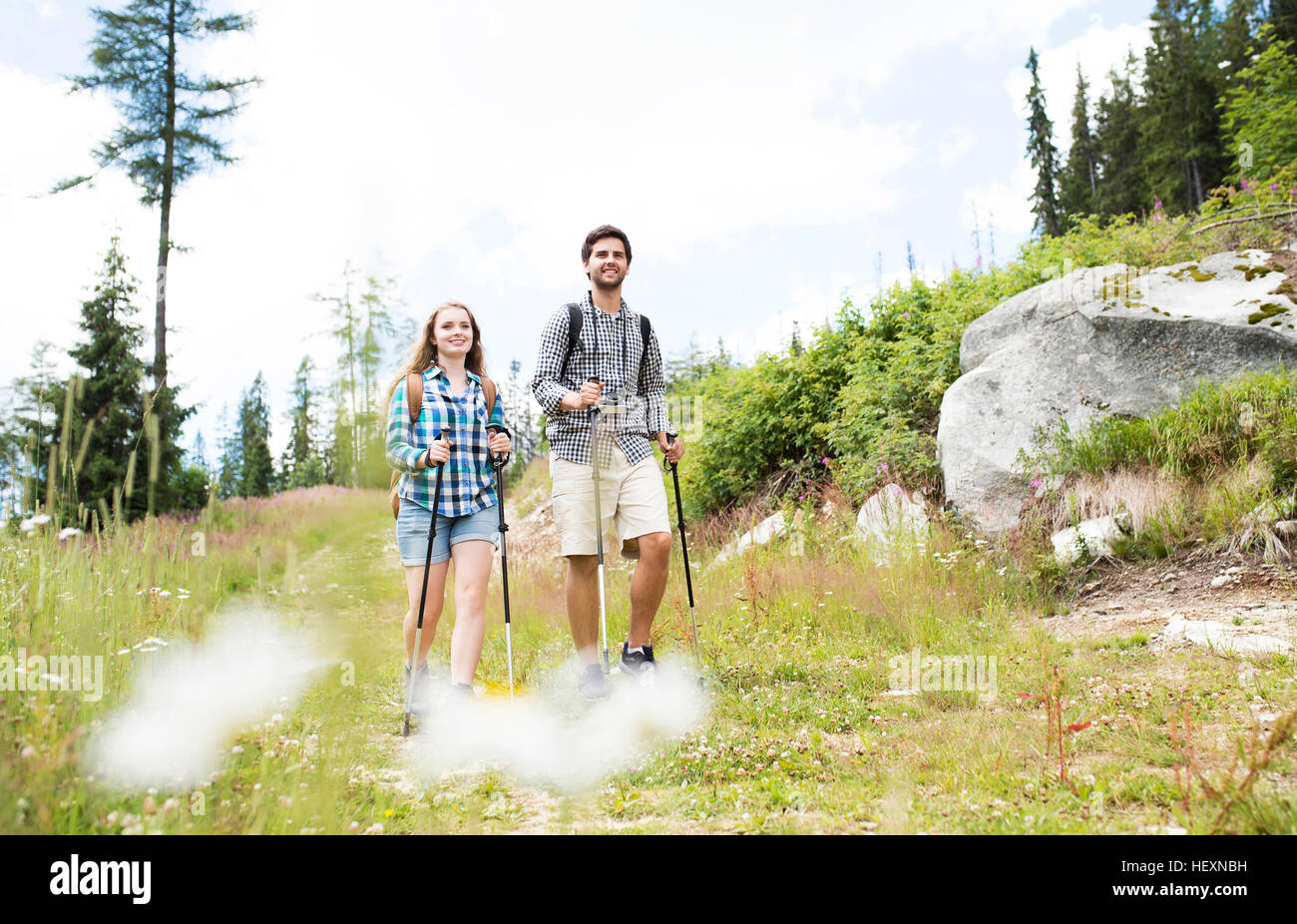Fitness couple hiking hi-res stock photography and images - Alamy