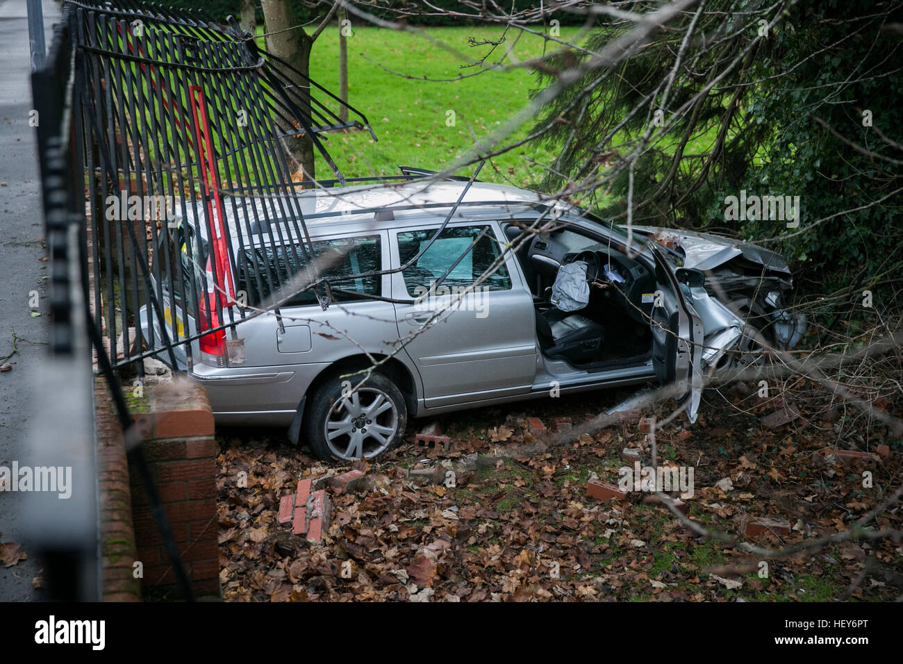 EDITOR'S NOTE: NUMBER PLATE PIXELATED BY THE PICTURE DESK A motorist ...