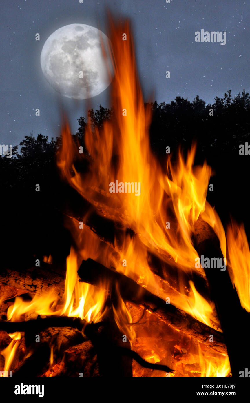 Campfire full moon hires stock photography and images Alamy
