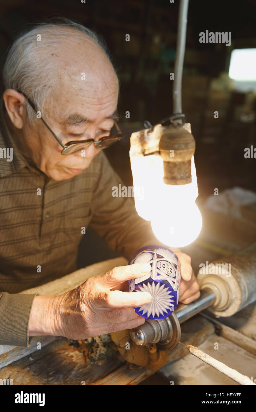 Edo Kiriko traditional Japanese glassware artisan working in the studio Stock Photo