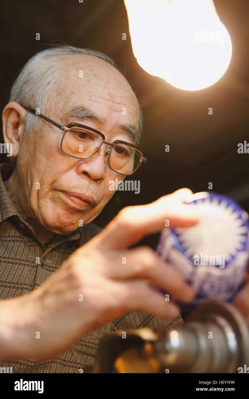 Edo Kiriko traditional Japanese glassware artisan working in the studio Stock Photo